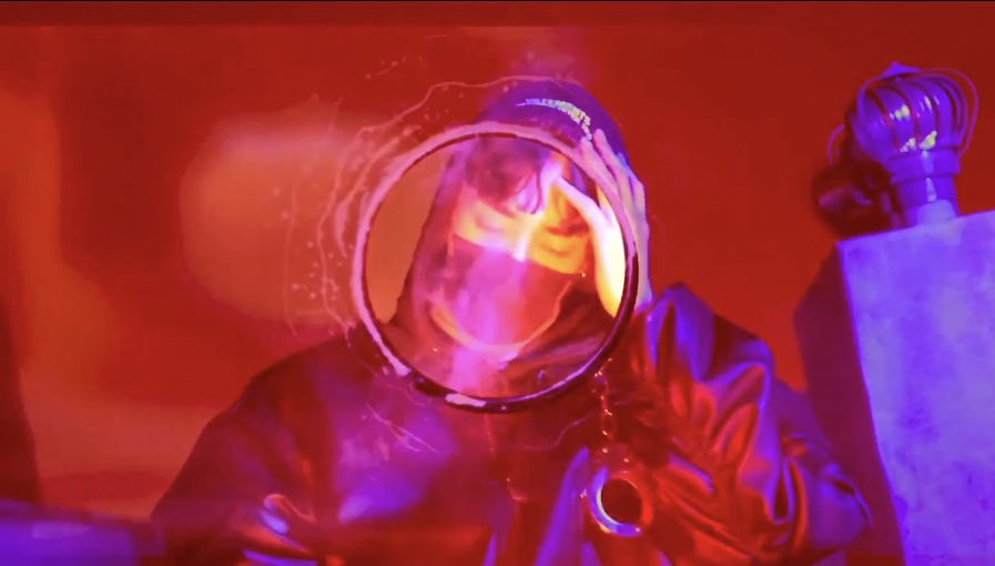 yoonchul_pics's tweet photo. [CAPS] From his new music video “when i see ur phone” 💖💖💖 https://t.co/PJaQ48hFtX