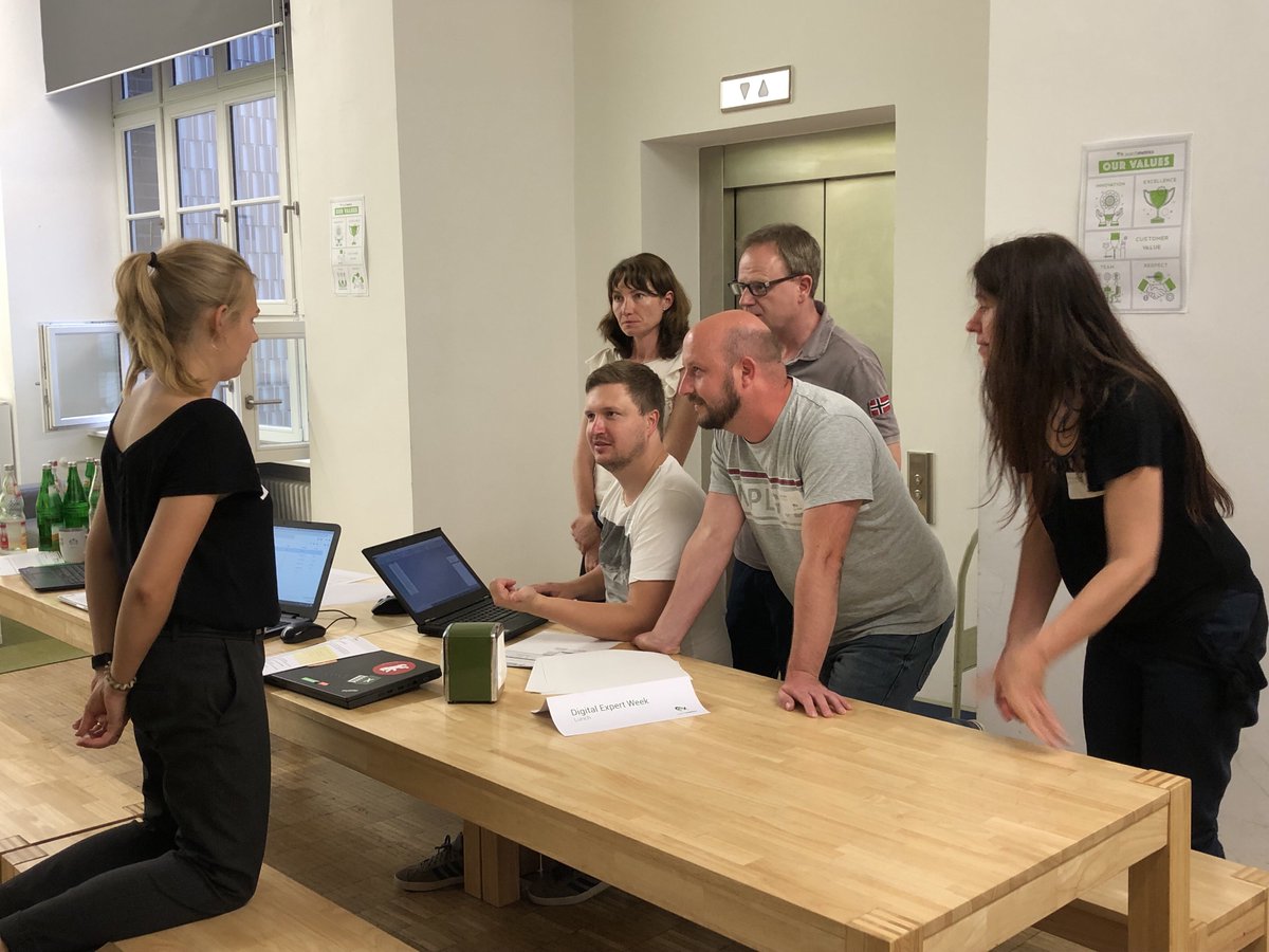 SearchmetricsDE's tweet photo. Der exklusive #BlackBelt ist die anspruchsvollste Zertifizierung der #DigitalExpertWeek! 💪🥇 Unsere Teilnehmer bereiten sich schon intensiv auf diesen ereignisreichen Tag vor! 🏆 #SEOprofis #SEOChallenge #SEOContest https://t.co/TfHBlbWWNR