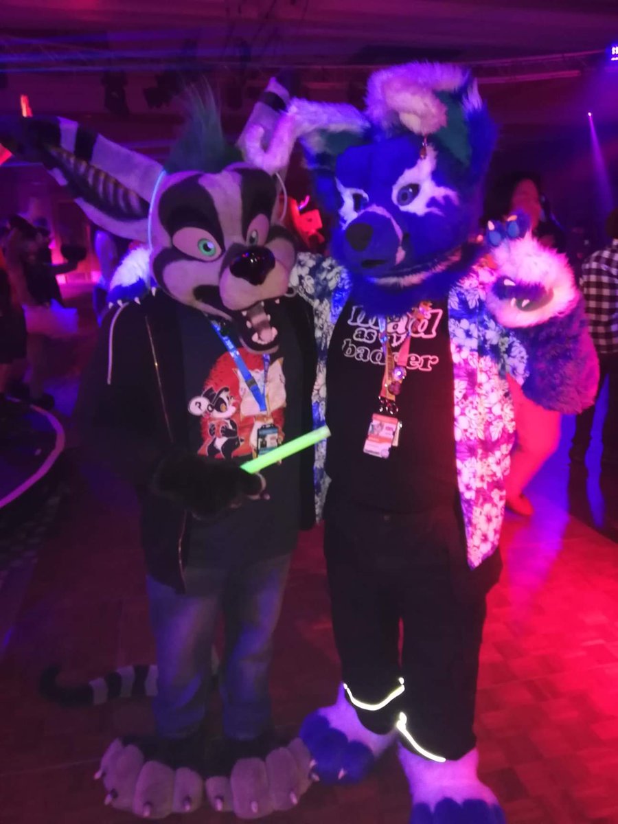 CrashTheCrux's tweet photo. Happy Fursuit Friday Fuzzbutts!!
#fursuitfriday 
📸 @A_Bin_Chicken https://t.co/RFUyur0B5U
