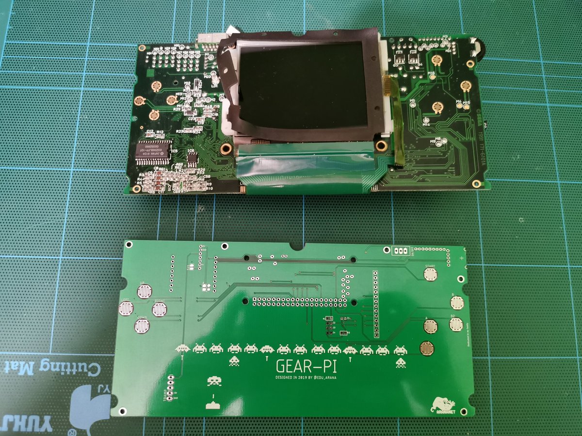 edu_arana's tweet photo. Mi solución para aquellas #gamegears muertas que tenemos en un cajón. Mi placa reemplaza completamente el Pcb original. Reutilizo el amp. de audio y la fuente original. usando una #RaspberryPi #zero. Requiere un mínimo de modding en la tapa trasera. This is GEARPI baby 😏😊 https://t.co/3Hhg8dZgse