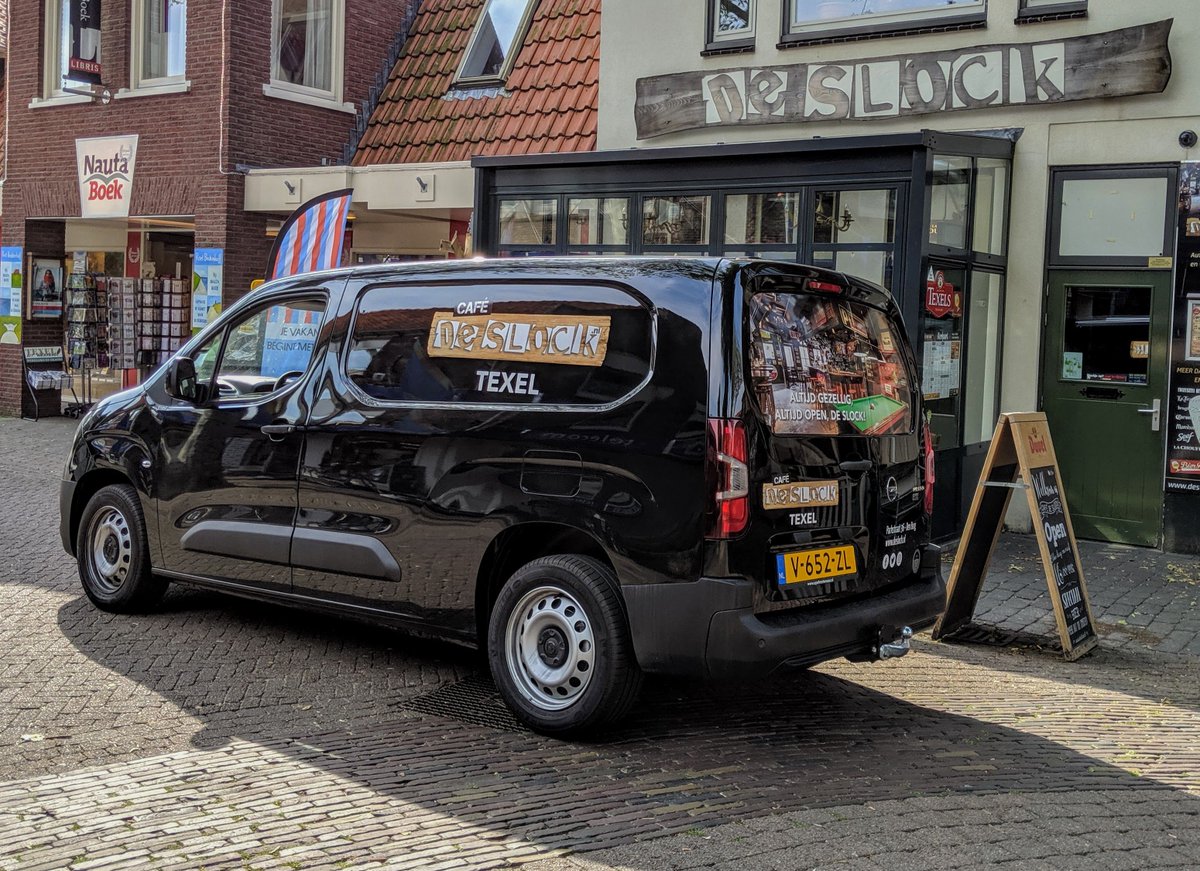 53gradennoord's tweet photo. Een nieuwe bedrijfsauto betekent nieuwe belettering! Heel veel plezier ermee, Heino 👍🍻 #autobelettering #signing #cafe #deslock #slock #texel https://t.co/TYtfU03iAQ