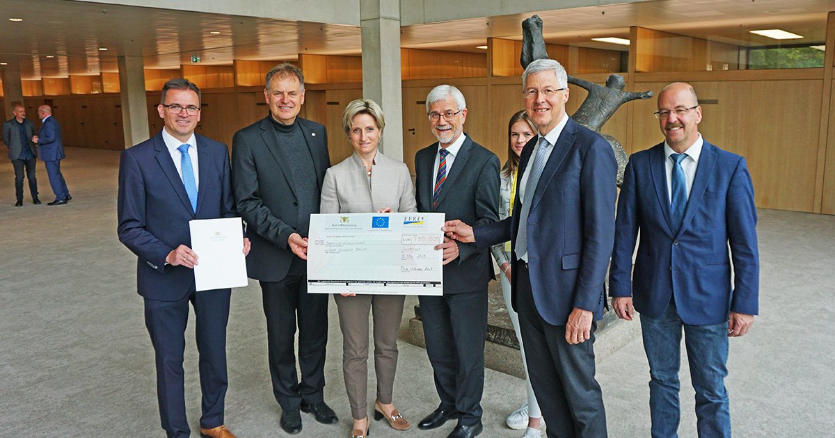 750.000 EUR Fördergeld für Schwäbisch Gmünd zur Einrichtung einer Kreativwerkstatt für die Entwicklung von digitalen Geschäftsmodellen zur Unterstützung des Lebens im Alter. startup-wow.de/wirtschaftsmin… #startupwow #businessmodel #schwäbischgmünd #digitalfuture