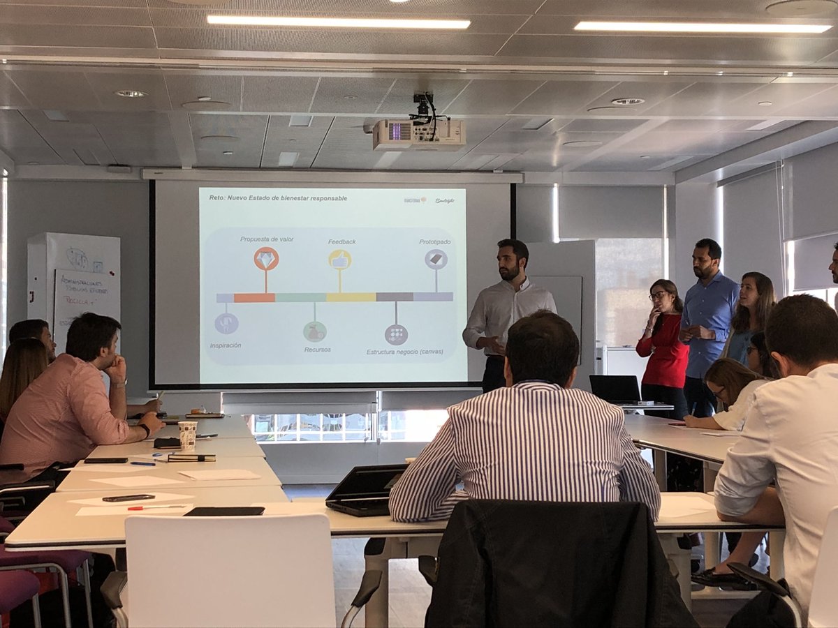 MRoderodeRico's tweet photo. Joaquin Mira de @ING_es presentando proyecto sobre voluntariado @everis @FTransformaEsp https://t.co/ZspCVeAmQM