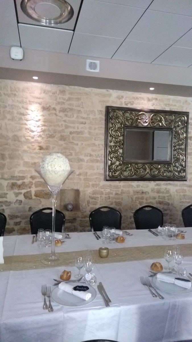 HMCTraiteur's tweet photo. Joli week-end en perspective pour les équipes d'HMC Traiteur. Deux mariages et un partenariat avec les 12-14 :  cocktails, ateliers, dîner servi à table... tout est prêt pour régaler les invités de ces beaux événements !
#partenaire #mariage #traiteur https://t.co/biF8b1EGKR