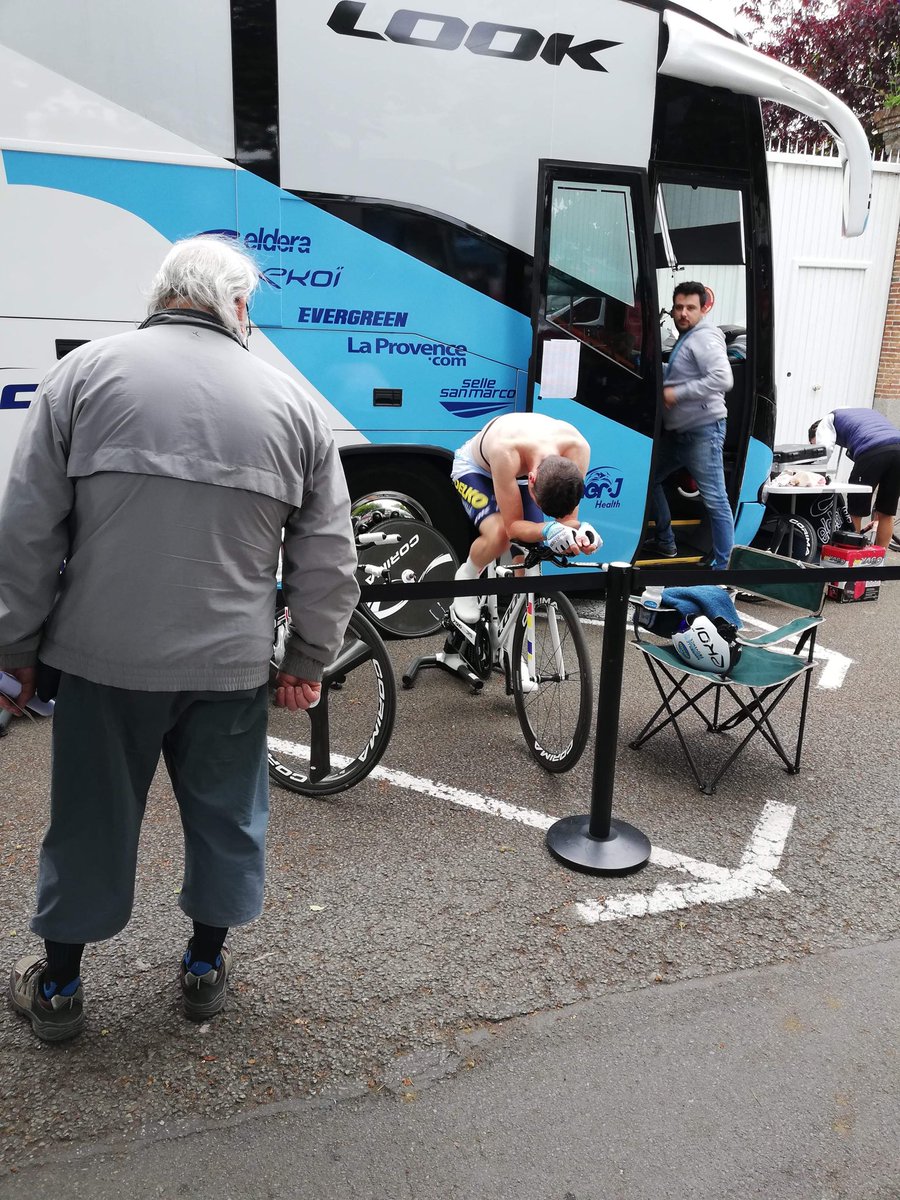 Chute sans gravité hier sur le prologue des Boucles de la Mayenne...
Maintenant place à trois jours de course en ligne 🚴🏻‍♂️

#795BladeRS #rideyourdream #lookcycle #carboncore #CorimaWheels #punchpower #ekoi