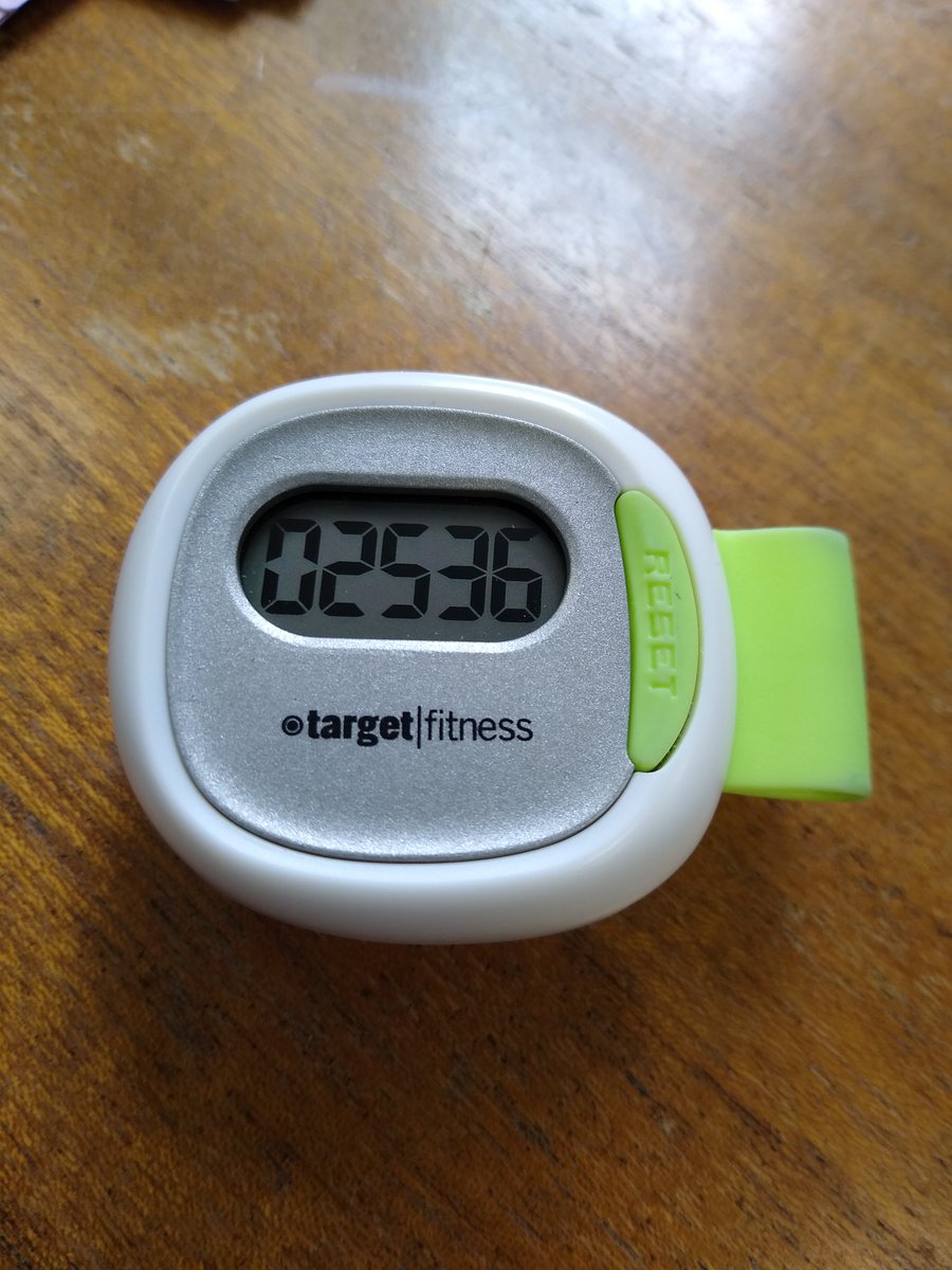 dietitianflick's tweet photo. Over 2500 steps before 9am. What will my steps be after racing around the acute wards all day? #whatdietitiansdo #dietitiansweek #movemorechallenge https://t.co/tReOtjfB8R