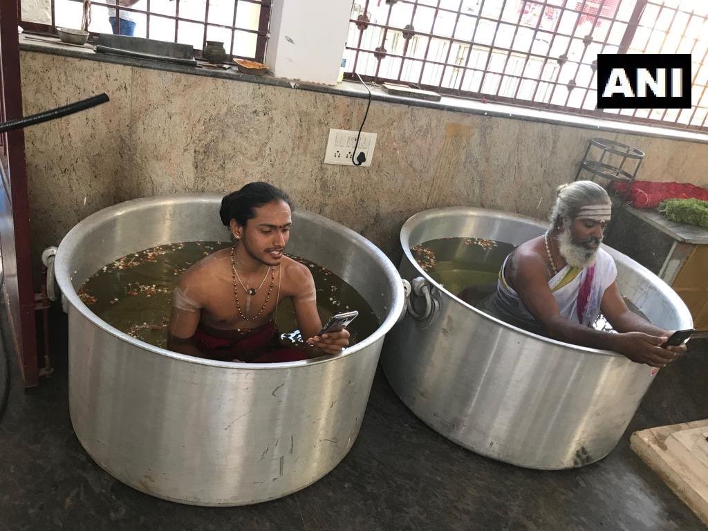 KaakaAngadi's tweet image. Taking precautions while using Samsung phones
#SamsungNote7