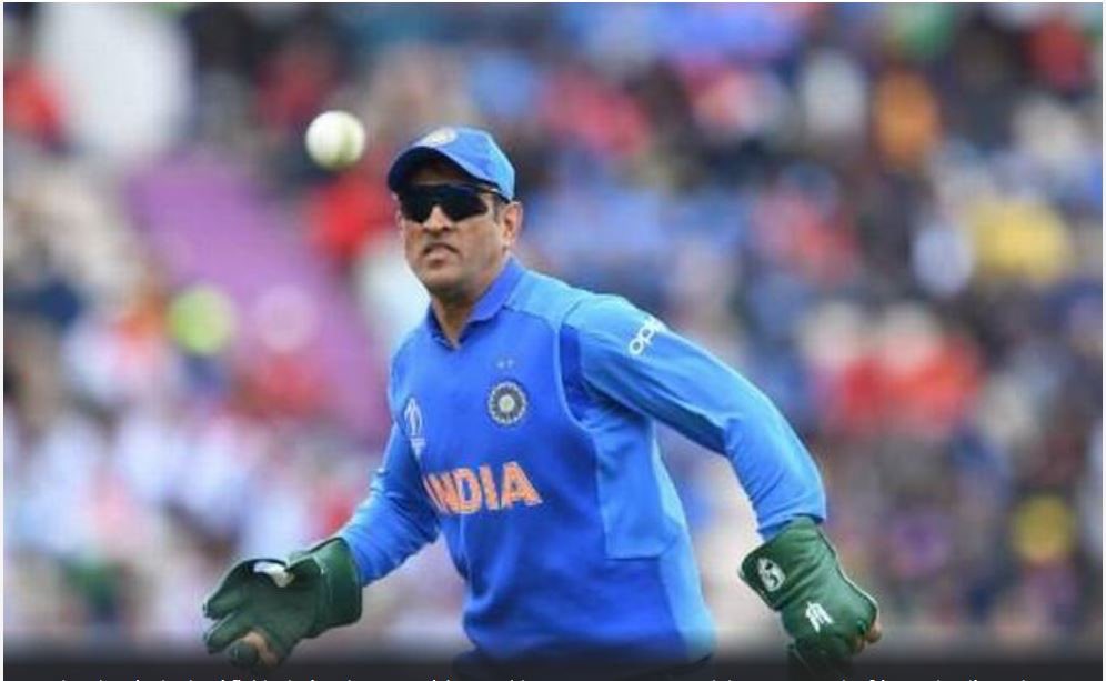 Proud of . Lt. Col. M S Dhoni wearing the Indian Army’s Balidan insignia of the para forces as a symbol of pride. Doesn’t  hurt anyone’s sentiments, In fact it honours the brave #DhoniKeepTheGlove  #WorldCup2019,  #ICC Wants to remove it.