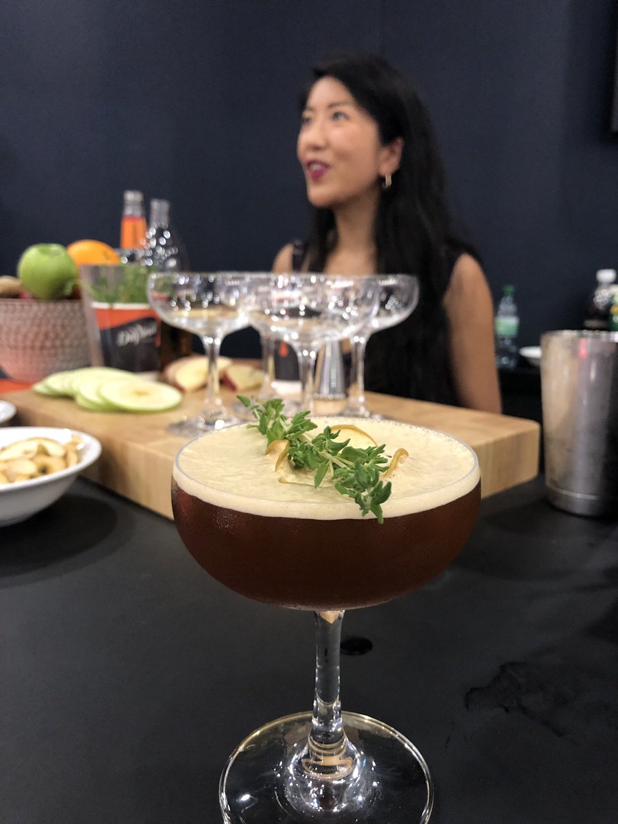We're super excited that Celeste Wong @the_girl_in_the_cafe is here with us at World of Coffee Berlin showing off Apple Strudel serve using our DaVinci Gourmet Gingerbread syrup. Head to our stand B19 to see her crafting one!
#RaisingTheBar
☕
#WeAreDaVinciGourmet #WOCBerlin