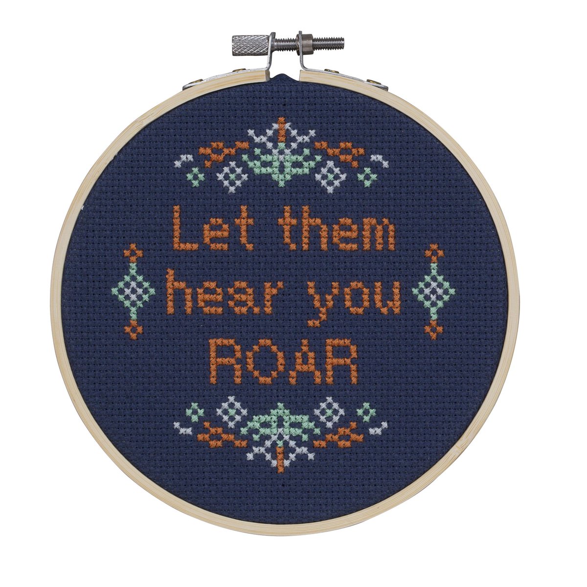 AngelaSaraWest's tweet photo. HEAR ME ROHR - XSTITCH IS COOL!🧵😱
I talk to stitching supremo Stephanie Rohr @StephXstitch re. her cheeky, subversive &amp; pop culture cross stitch featured on @KeyAndPeele @ComedyCentral &amp; bestselling book @LarkCrafts @GMC_D @GMCbooks
Read @CraftBiz p.20 : https://t.co/D9oasivDvM https://t.co/Vrpu9hahck