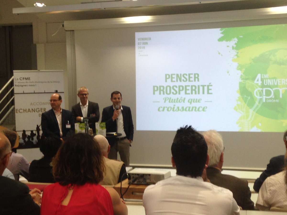 ManuYziact's tweet photo. Aujourd'hui on parle prospérité plutôt que croissance à @Esisar Valence avec la @CPMEdrome. Avec notamment le témoignage et des ateliers avec Jean Jouzel, climatologue, ancien vice président du #GIEC et prix Nobel de la paix 2017. #climat #entrepriseresponsable https://t.co/4Jp6nKYzA5