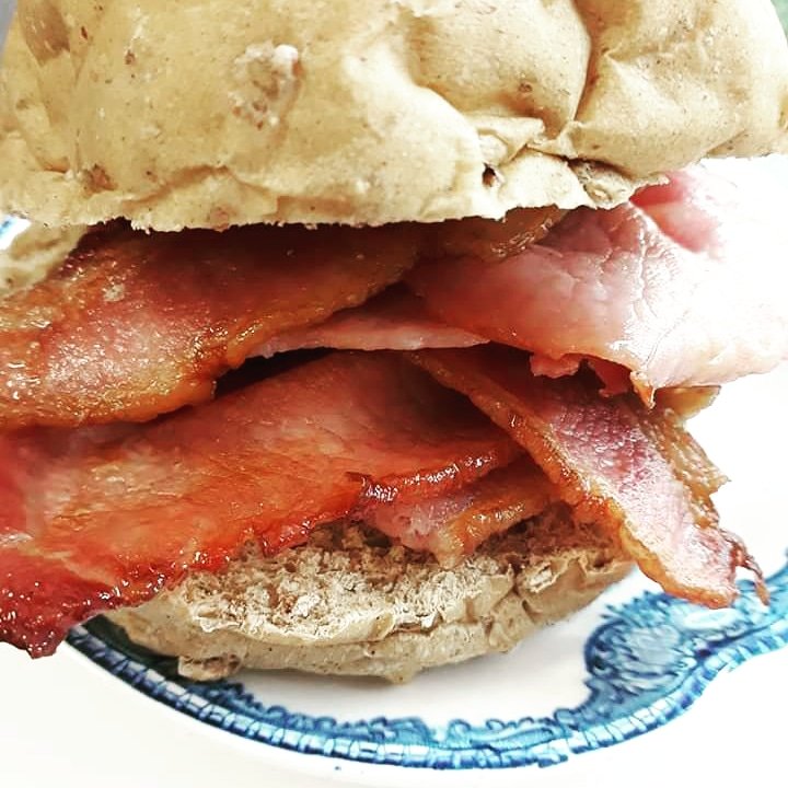 Treat yourself and your office to Doorsteps Early Bird Special: Bacon Sandwich £2.50,
Sausage Sandwich £2.50, Egg Sandwich £2 08:00-10.30
