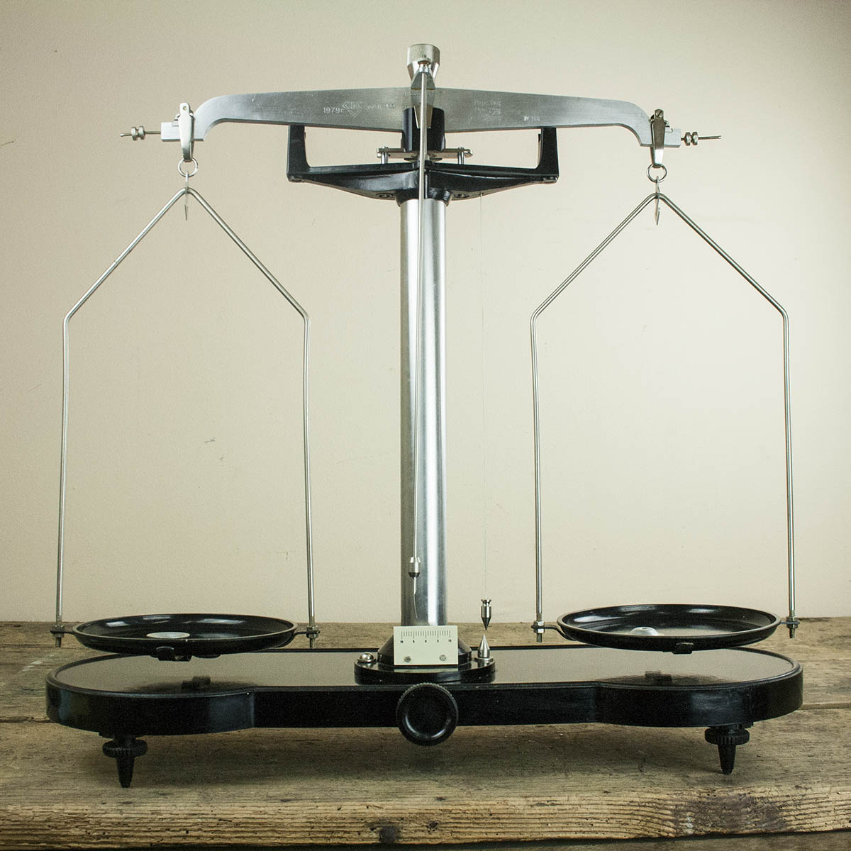 balkan_hangar's tweet photo. Vintage laboratory scale with wooden stand and bakelite stand for up to 1 kg. Beautiful decoration and collectible science items.
https://t.co/ndpA3Mm3Pe
#labscale #scales #vintagescale #vintagebalance #balance #labprops #scienceprops #etsy #etsyvintage #etsystore https://t.co/xw4Av6wILk