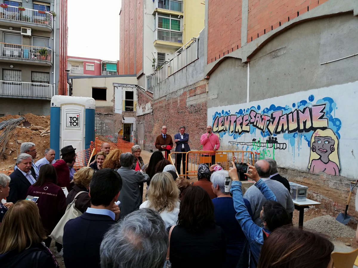 fundaciolavinya's tweet photo. Ahir vam estar a l'acte de col·locació de la primera pedra del nou @CentreSantJaume. Compartint somnis i esperances! Moltes felicitats companyes!! #socialsj https://t.co/v0v3LpGdNi