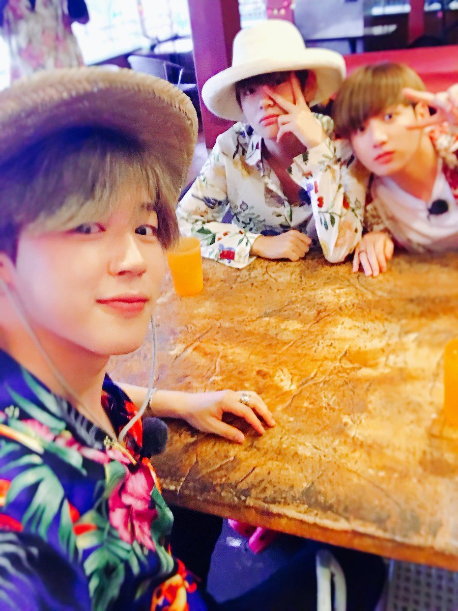darkjimin_'s tweet photo. #jiminposts
﹂update 🗝﹁
Galerimde gezinirken bu fotoğraflara rastlamam? Koskoca pizzayı kendi başımıza gömmemiz.. {@marlinkook, @Teyunkx} https://t.co/0BrlSEHP6O