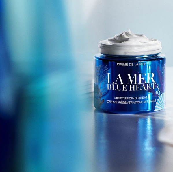 To date La Mer has helped to support the protection of 16 million miles of unique marine habitats.
 
This year they have adorned a Limited- Edition Blue Heart Crème de La Mer jar with a shimmering design of sea kelp and coral.  It's beautiful.

socsi.in/FzX6w