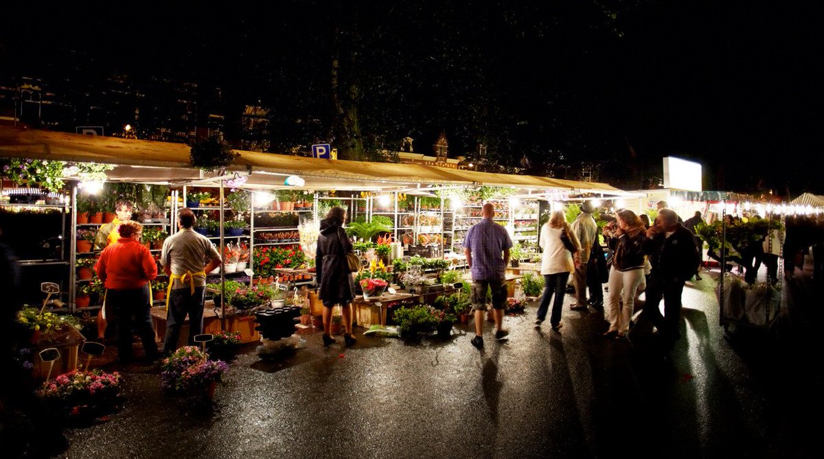 LUILAKMARKT HAARLEM
#Vandaag vanaf 16:00 uur is de jaarlijkse #Luilakmarkt weer in de binnenstad van #Haarlem. Deze #potjes -en #plantjesmarkt is de hele nacht te #bezoeken, tot de volgende ochtend circa 11.00 uur, de zogenoemde #Luilakochtend.