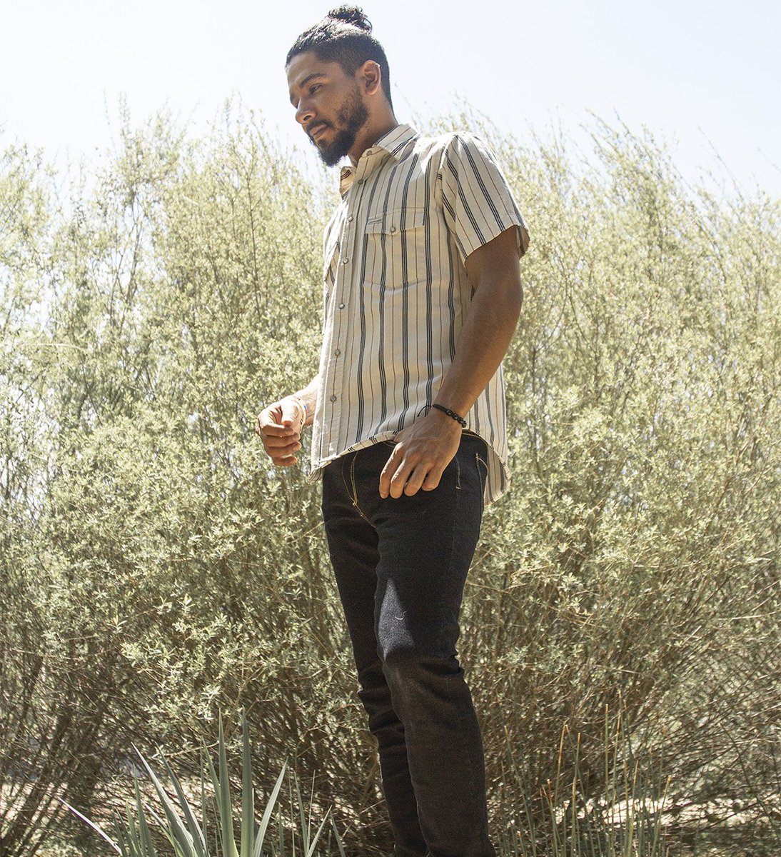 CapitanDenim's tweet photo. La camisa Cochran Vintage Western Stripe es una joya artesana fabricada en algodón, un tejido fresco y cómodo, ideal para el buen tiempo. Una prenda ética y sostenible, 100% #MadeInSpain 💥 #HechoEnAlbacete

Shop online: https://t.co/jcluhTevFm https://t.co/kl2BxxTo51