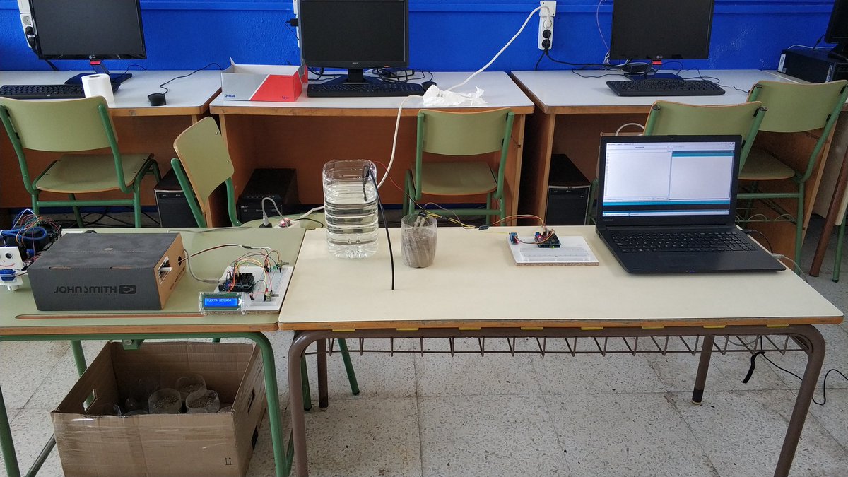 Todo preparado para el día de la ciencia en el Colegio. <a href="/CGCuevasCampo/">guadalinfo.cuevasdelcampo</a> <a href="/RedGuadalinfo/">Vuela Guadalinfo</a>
