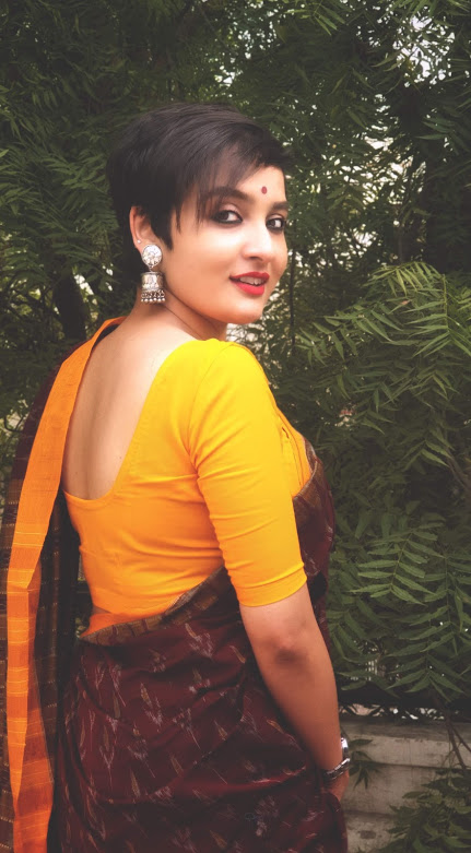 We spent the entire day having a gala time. Post the Puja ending, I invited her to my place to watch Antaheen, a movie she hadn't watched yet, which we were discussing at the Puja.She asked me to click a couple of photos of hers in saree to send to her mum and I obliged.