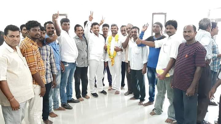 MlaTrs's tweet photo. పినపాక మండలం ఎంపీపీగా ఎన్నికైన గుమ్మడి గాంధీ గారికి హృదయపూర్వక అభినందనలు. తమ ఈ పదవీకాలాన్ని పూర్తిగా ప్రజాసేవకు అంకితం చేసి వ్యక్తిగతంగానే గాక పార్టీకి కూడా మంచిపేరు తీసూకొస్తారని, తీసుకురావాలని ఆశిస్తున్నాను.
@trspartyonline @KTRTRS 
#TelanganaWithKCR #TRSwinsBig #TRS https://t.co/0ox04jtBxe