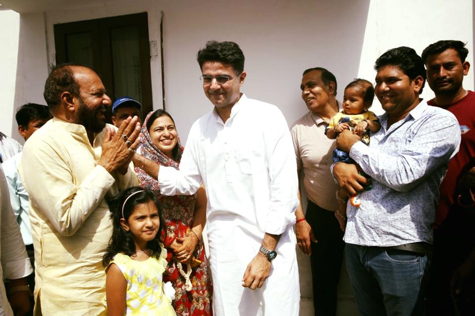 INCRajasthan's tweet photo. आज उपमुख्यमंत्री एवं प्रदेशाध्यक्ष श्री @SachinPilot जी ने राजस्थान प्रदेश कांग्रेस सेवादल के मुख्य संगठक एवं मसूदा विधायक श्री राकेश पारीक जी एवं उनके परिवार से भेंट की| https://t.co/Sns8TBDGJI