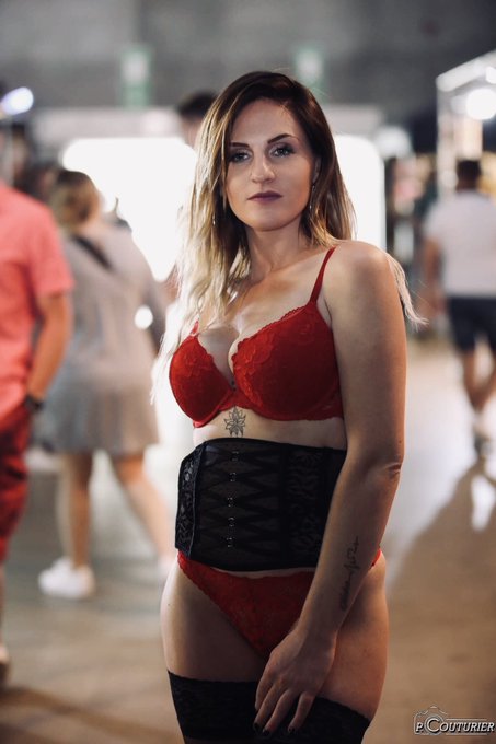 Souvenirs du salon de Mons 😍. Quand tu sais pas quels photos choisir...🤔. Merci Pascal Couturier pour<a href="/tag/rt"class="tags"><span>#rt</span></a>