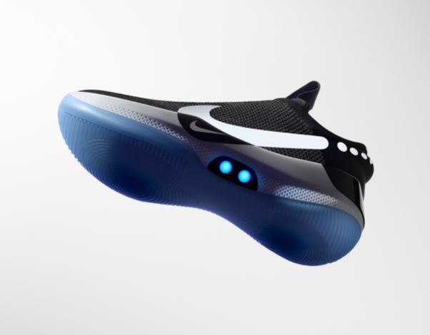 TheFutureLab's tweet image. . @Nike Adapt BB changes shape according to the developing needs of the foot during a game. ‘We’re moving from a fixed state 
of performance to something more fluid and dynamic’ - Eric Avar, creative director of innovation, Nike. #ProgrammableRealities #Macrotrends2019