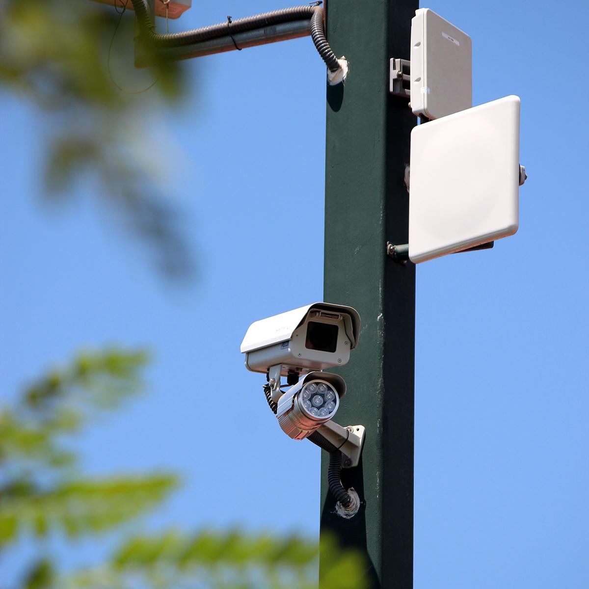 Netronics_Comm's tweet image. NetAstra PtMP subscrber unit (SU) connecting IR traffic camera.