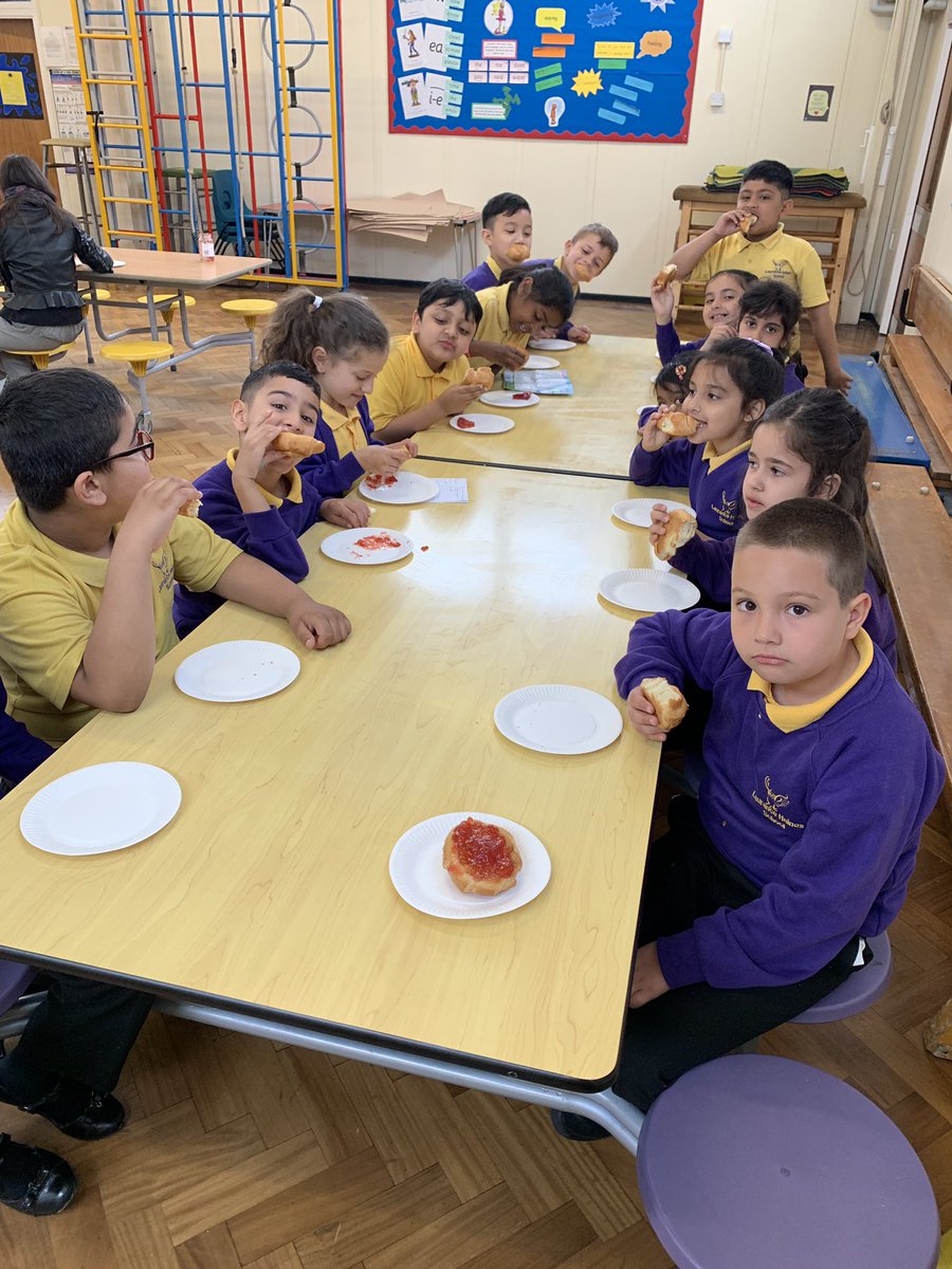 MissConwayLHS's tweet photo. House breakfast,  delicious 🥐 😋 @HeadLHS @MrsMooreLHS @LHSNurture @MrsGunnerLHS https://t.co/1PhumVV6F2