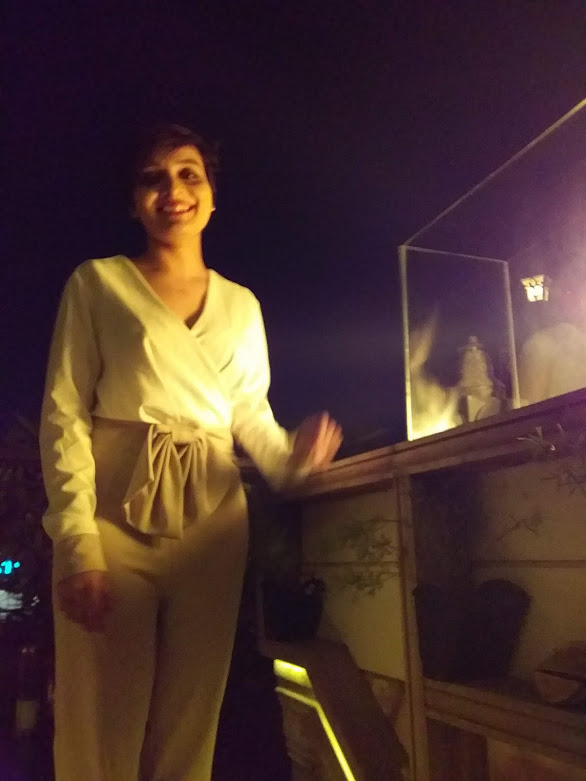 Post-work one day, I asked her to get ready. I was taking her out on a date. It was uncanny of me, but I was somehow sure about this. What followed was a night of laughter, fun and songs. She got all dressed up and super happy. The first time I saw her wearing a western outfit.