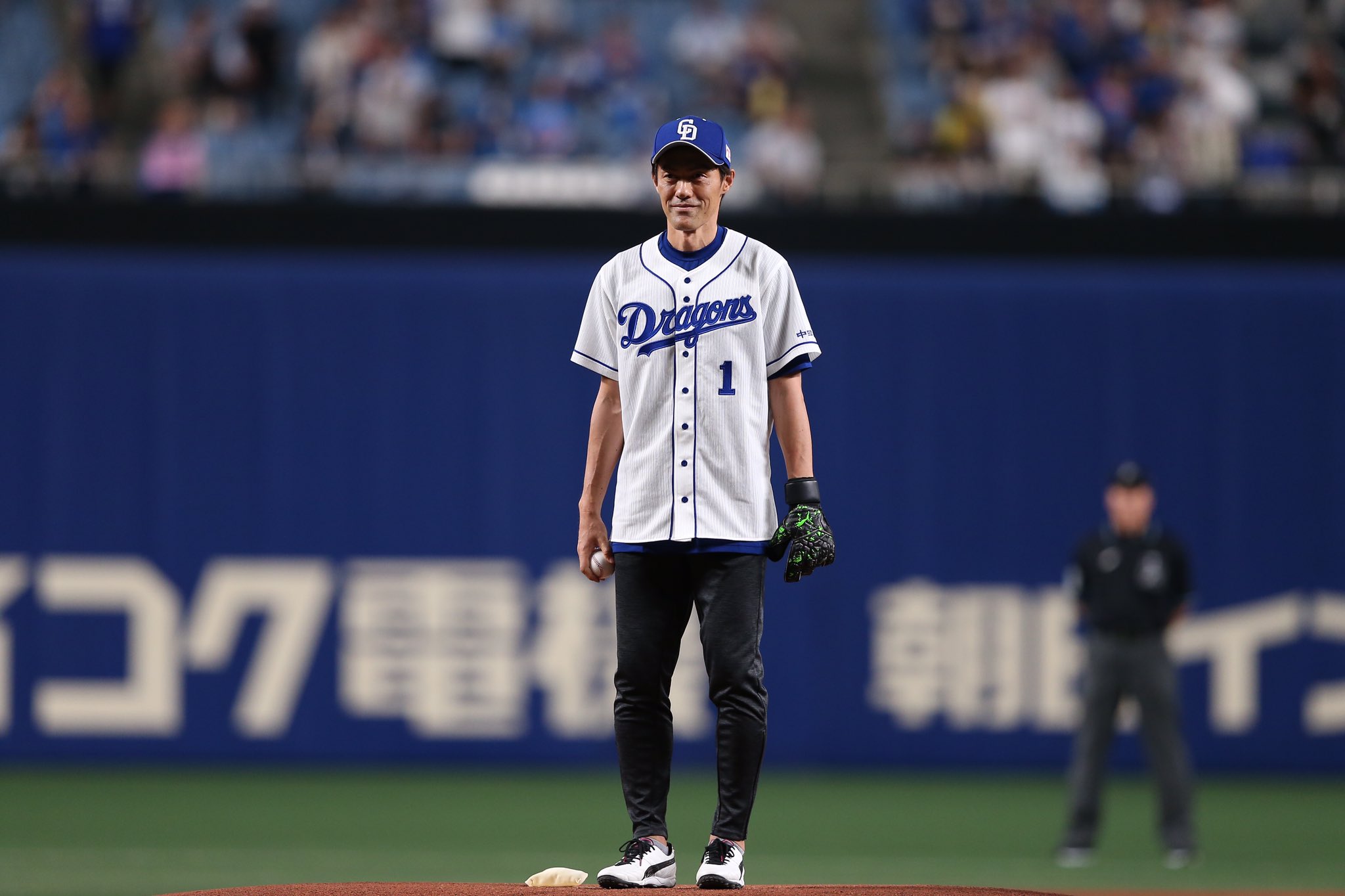 中日ドラゴンズ 名古屋グランパス サンシェード ドラゴンズ カーサンシェード | 中日ドラゴンズオフィシャル