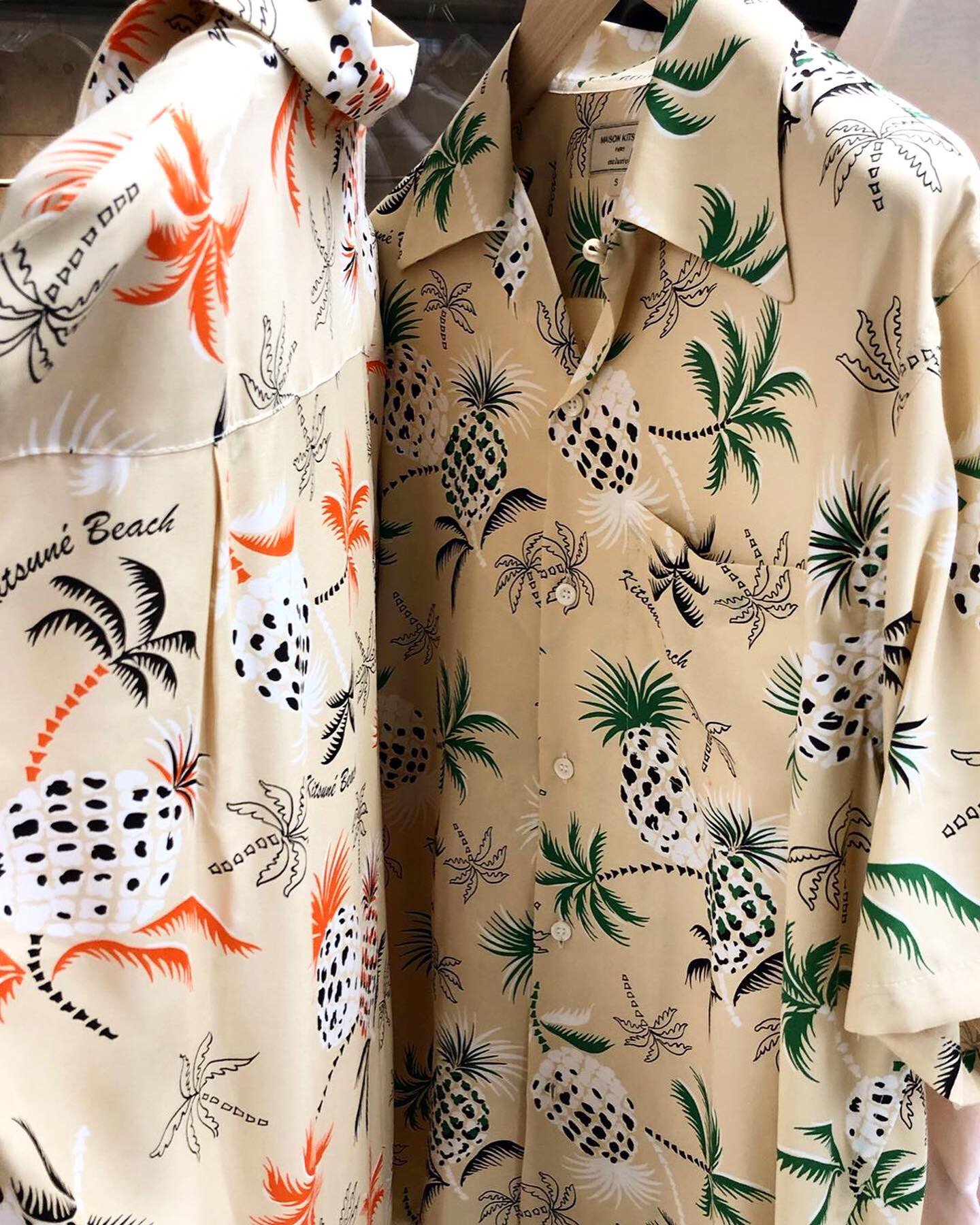メゾンキツネ ハワイ限定 アロハシャツ Lサイズ相当 総柄 紺色 極美品 メゾンキツネ Maison Kitsune ハワイ限定 アロハシャツ Lサイズ