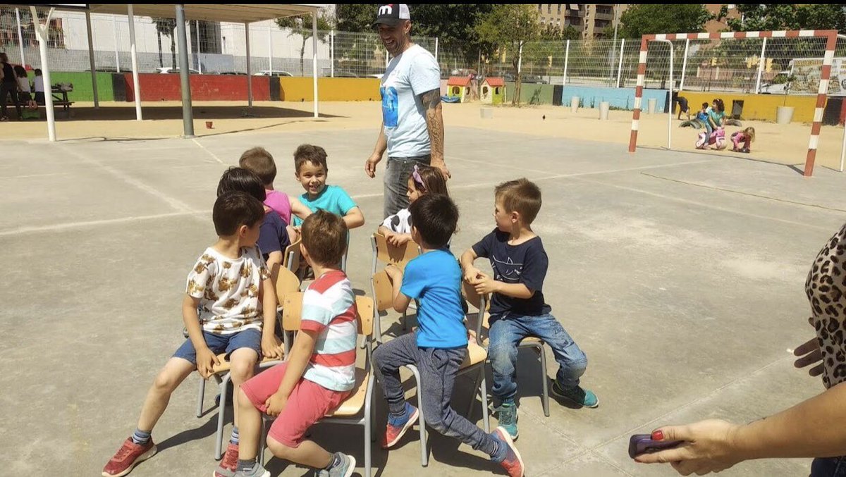 escpacocandel's tweet photo. Fem la cloenda del taller d’educació emocional a P5 amb uns genials tallers de famílies, moltíssimes gràcies! Fins arreveure, Bimba!! https://t.co/ZypX3ayVHS