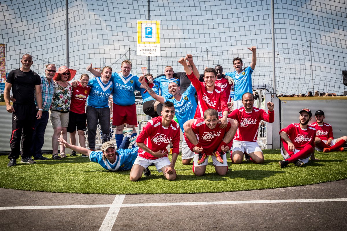 🎙⚽️In aanloop naar Life Goals Festival Harderwijk X Veluwe Games interviewde samenwerkingspartner <a href="/aaltjesdagen/">Aaltjesdagen H'wijk</a> organisatoren Lars en <a href="/KeesGrovenstein/">Kees Grovenstein</a>  

Benieuwd naar het hele interview?⬇️
stichtinglifegoals.nl/2019/06/07/int…