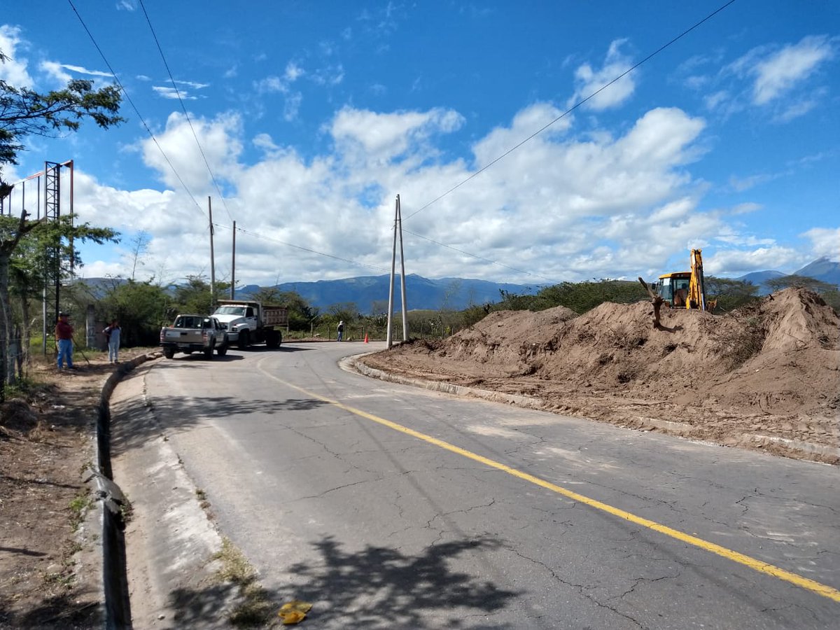 Ampliación de zona de aceras en el tramo de Chiriyacu a Cruz Tola. 
Petición de directivos de Chiriyacu y Presidente del GAD de Tumbabiro

#TodosPorUrcuquí #TyroneVegaAlcalde