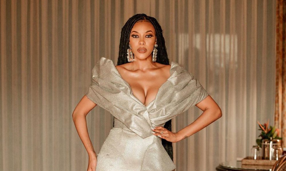 bellanaija's tweet image. ICYMI: Luthando Shosha Was The Belle Of The Ball in Metallic Orapeleng Modutle at #SAMA25 dlvr.it/R6C5rV