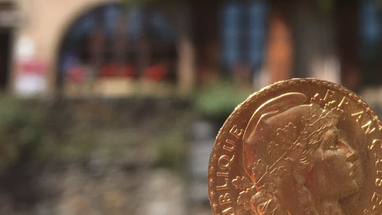 #1 Le Louis d'or s'est caché dans le village de Conques... 🧐

Pour le retrouver, rendez-vous le 15 juin, à Conques, pour une chasse au trésor inédite !
Résolvez les énigmes et déjouez les pièges semés dans le village, en famille ou entre amis.

Venez nombreux ! 🙌