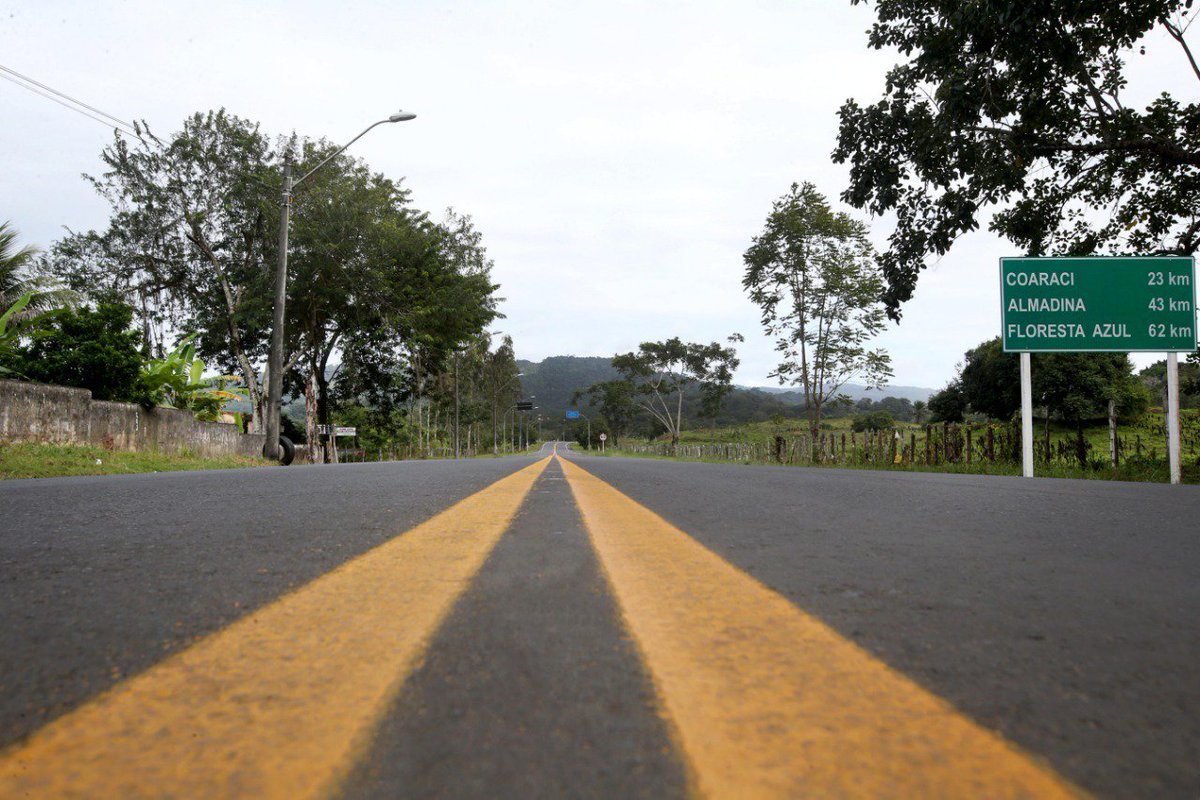 costa_rui's tweet photo. Estamos entregando o trecho da BA 262 totalmente recuperado, entre #Itajuípe e #Coaraci. São mais de 26km pavimentados para servir a toda a população da região. #Correria #AquiÉTrabalho #Bahia https://t.co/pNlhxtHC2e