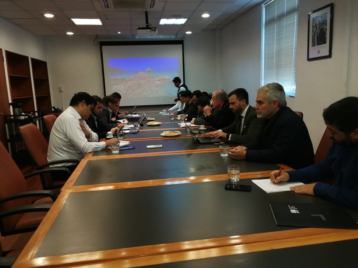anefchile's tweet photo. AHORA | Inicia Mesa Especial de Trabajo entre AFUSBIF y el gobierno, representado por el subdirector de Racionalización y Función Pública DIPRES, Matías Acevedo. #ANEF y #FTH actúan como garantes de esta instancia que deberá resolver las dificultades en proceso de fusión a CMF. https://t.co/BJGZBet3Mb