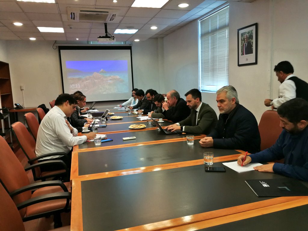 anefchile's tweet photo. AHORA | Inicia Mesa Especial de Trabajo entre AFUSBIF y el gobierno, representado por el subdirector de Racionalización y Función Pública DIPRES, Matías Acevedo. #ANEF y #FTH actúan como garantes de esta instancia que deberá resolver las dificultades en proceso de fusión a CMF. https://t.co/BJGZBet3Mb