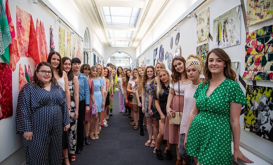 🙌We've received fantastic news today!  Our ranking has increased by 29 positions in the @Guardian Uni league table, a joint 3rd highest increase in the #UK!  Also, a joint 8th position in the key ‘satisfied with teaching’ category!

Read the full story ⬇️
uwtsd.ac.uk/news/press-rel…