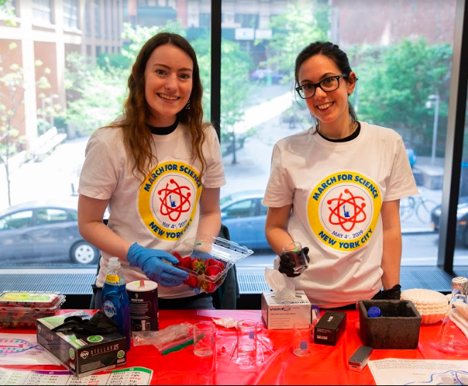 sciencemarchnyc's tweet photo. Science friends. Making changes and having fun! #MarchForScience2019 https://t.co/SsdYmjsu8L