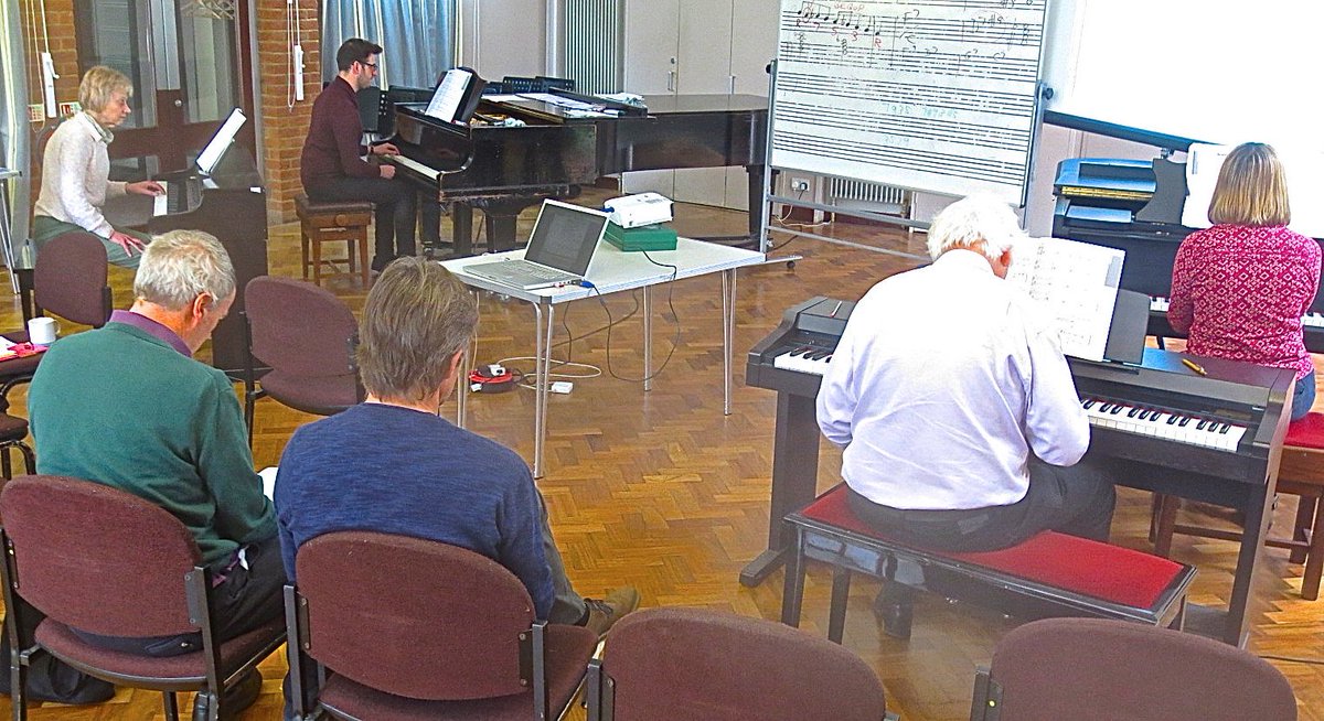 Piano teachers! Sign up now for my annual ABRSM #JAZZ #PIANO SYLLABUS course <a href="/Benslow_Music/">Benslow Music</a> in Hitchin (Herts) 2-5 August - learn the skills required to play and teach Grade 1-5 jazz piano... No previous jazz experience necessary!
benslowmusic.org/index.asp?Page…