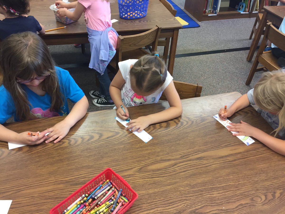 DayMediaCenter's tweet photo. Kinders working on their summer book mark! #KeepReading https://t.co/WtGhirnK3C