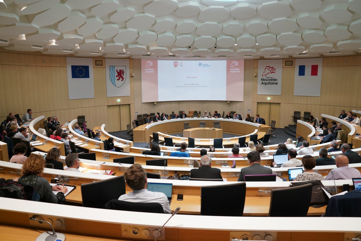 NvelleAquitaine's tweet image. Témoignages de Territoires d’industrie en @NvelleAquitaine avec Daniel Benquet (Président Val de Garonne Agglomération),Véronique Marendat (Vice-présidente Grand Cognac), Gaston Chassain (Vice-président Limoges Métropole), Jean-Jacques de Peretti (CC Sarlat Périgord Noir) #DATAR
