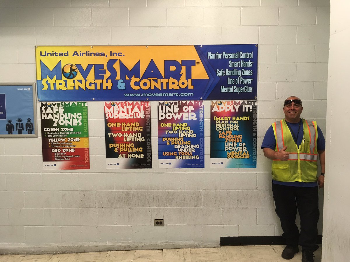Scott13138104's tweet image. ORD safety team promoting MoveSMART. “ The more we talk about SAFETY, the less we talk about accidents” @HermesPinedaUA @MikeHannaUAL @JMRoitman @weareunited @JohnK_UA #whyIloveAO