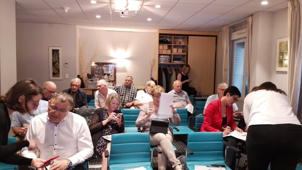 HPESLIN's tweet photo. Une enrichissante formation réseaux sociaux pour nos élus @ADREAmutuelle @GroupeAesio  de la section BRCA https://t.co/ngF5OBg72N