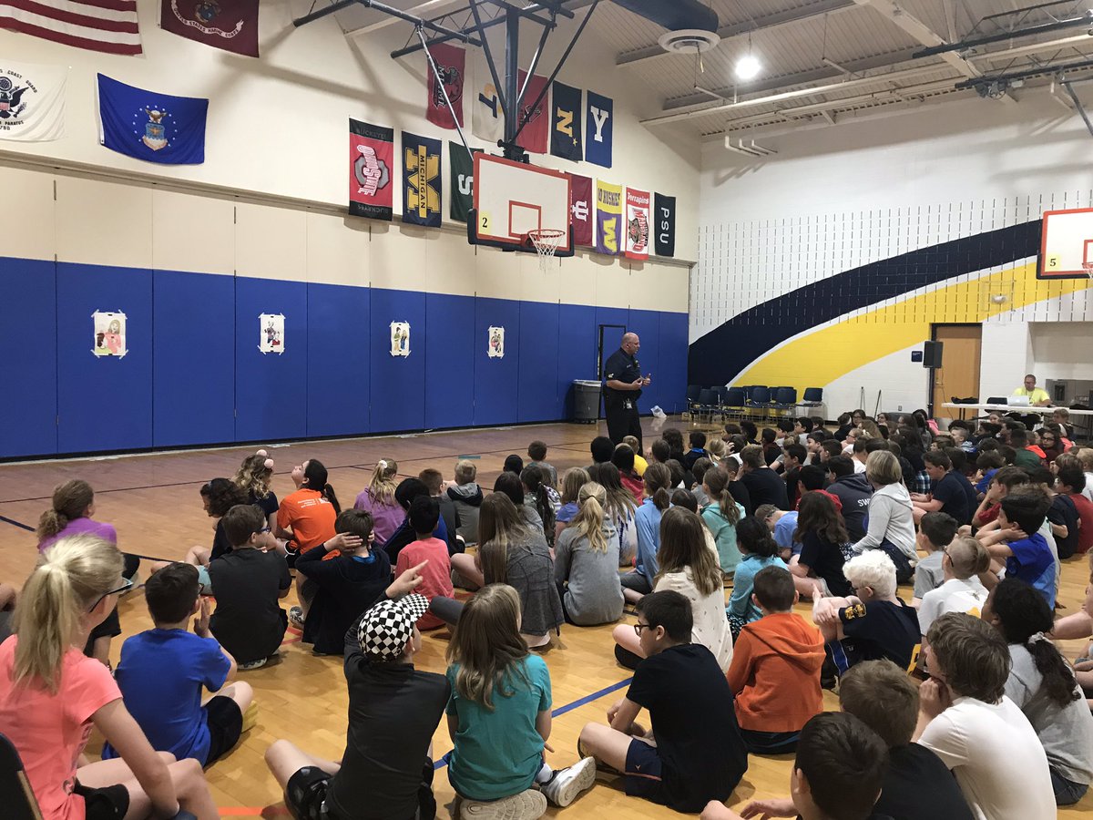 CloudUpdate17's tweet photo. Thank you @Saline_SADD! So exciting to see former students. #HeritageLearn https://t.co/034ToK3JMw