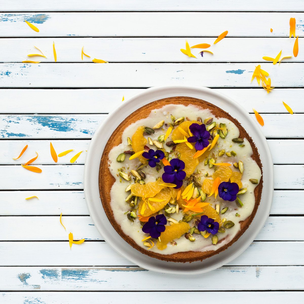 As it’s my birthday I made myself a lovely orange and olive oil cake with Limconcello icing and marmalade glaze! (If you want the recipe it’s in the archives on my website) #BIRTHDAY #baking